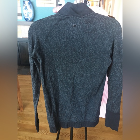 Size 8 Lululemon Grey Black Pullover Front Zipper Top - Picture 7 of 7